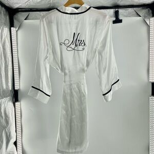 LINEA DONATELLA | Mrs. Robe Bridal Black and White Embroidered Faux Satin Robe